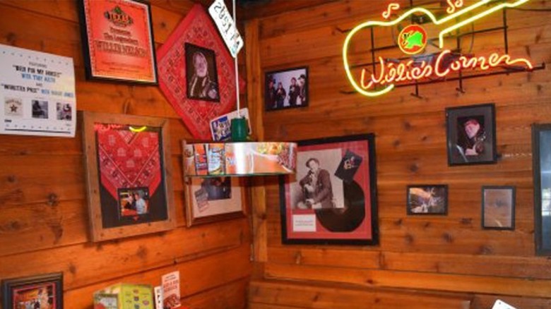 texas roadhouse willies corner