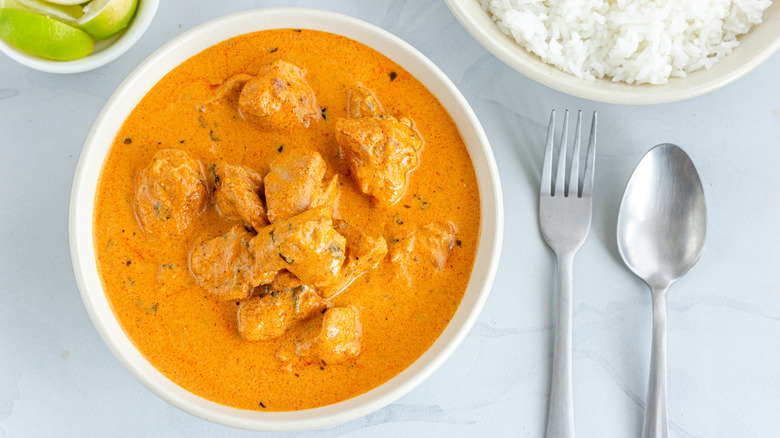 bowl of chicken tikka masala