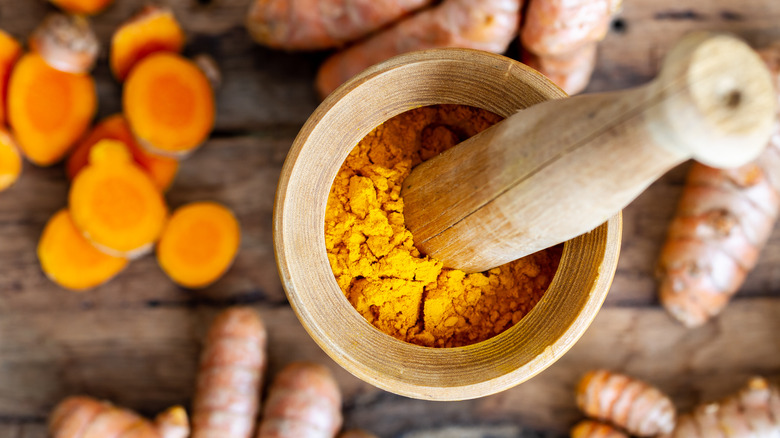 turmeric in mortar and pestle