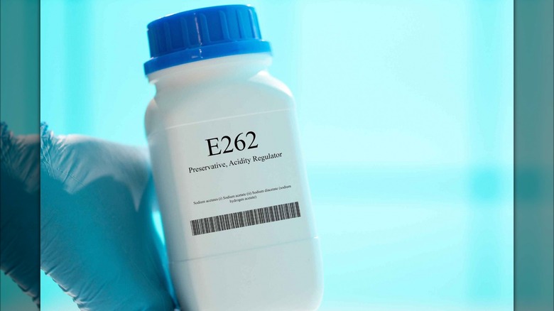 Sodium diacetate e262 in bottle