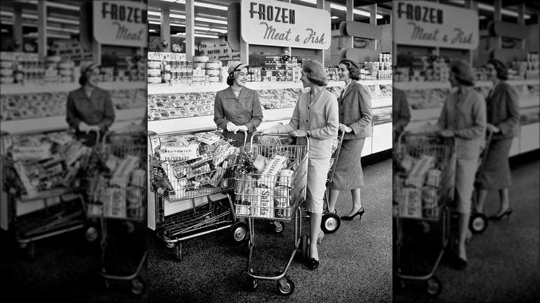 women with shopping carts