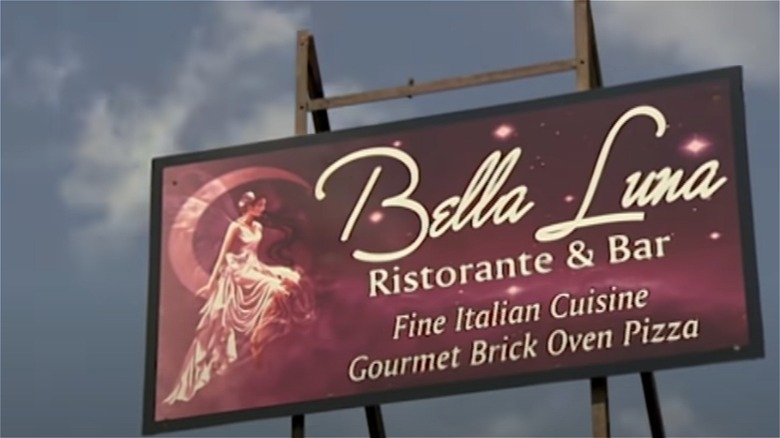 Bella Luna restaurant sign