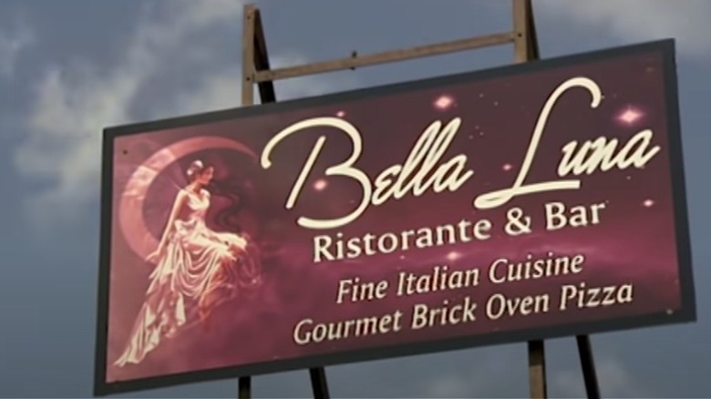 Bella Luna restaurant sign