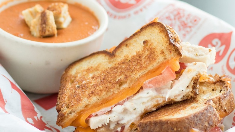 grilled cheese sandwich tomato soup croutons