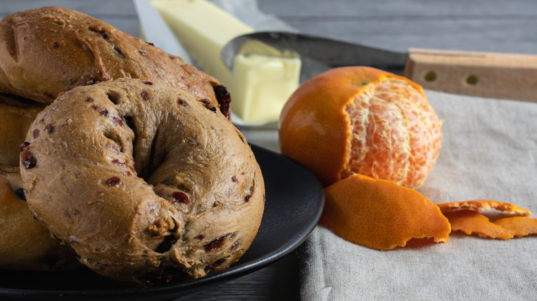 cranberry bagels with mandarin orange