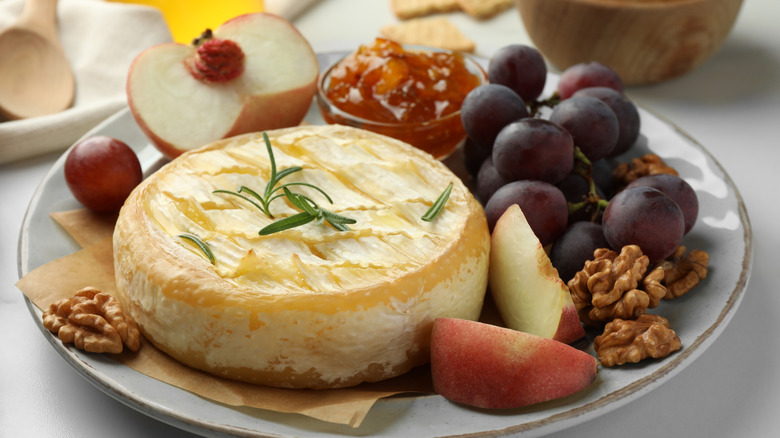 Baked Brie with fruit