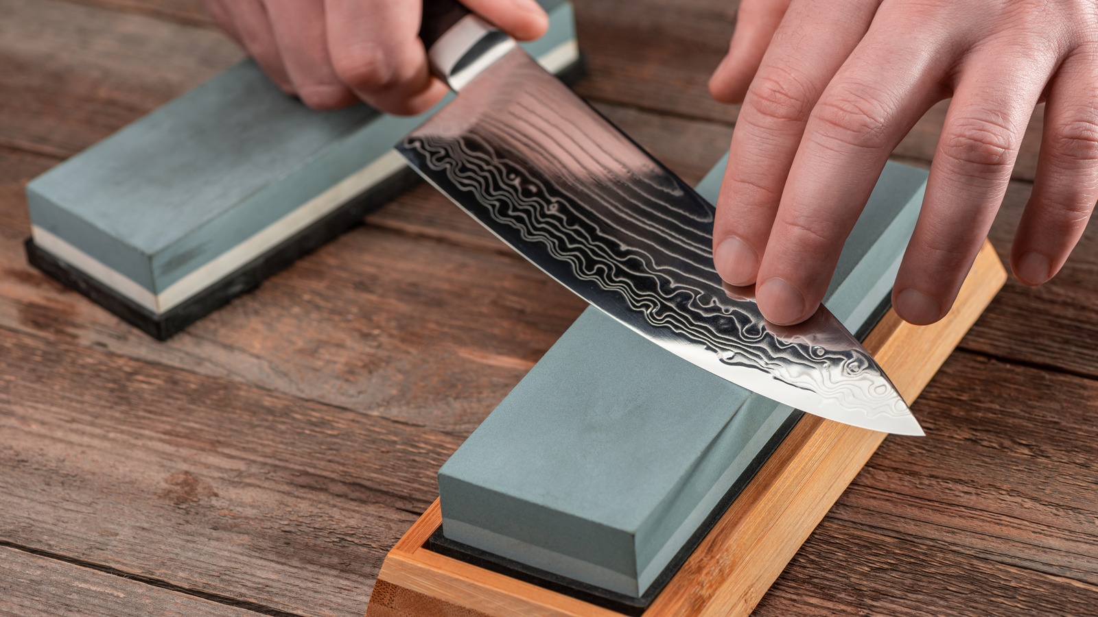 How to Sharpen a Knife on a Wet Stone - How to Get an Extremely