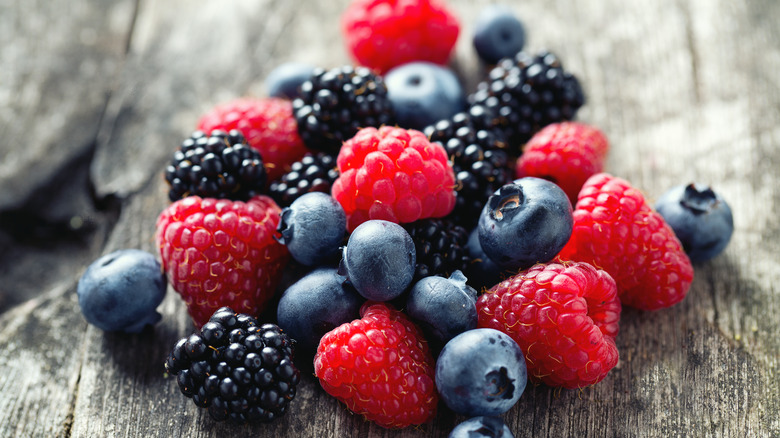 Various types of berries 