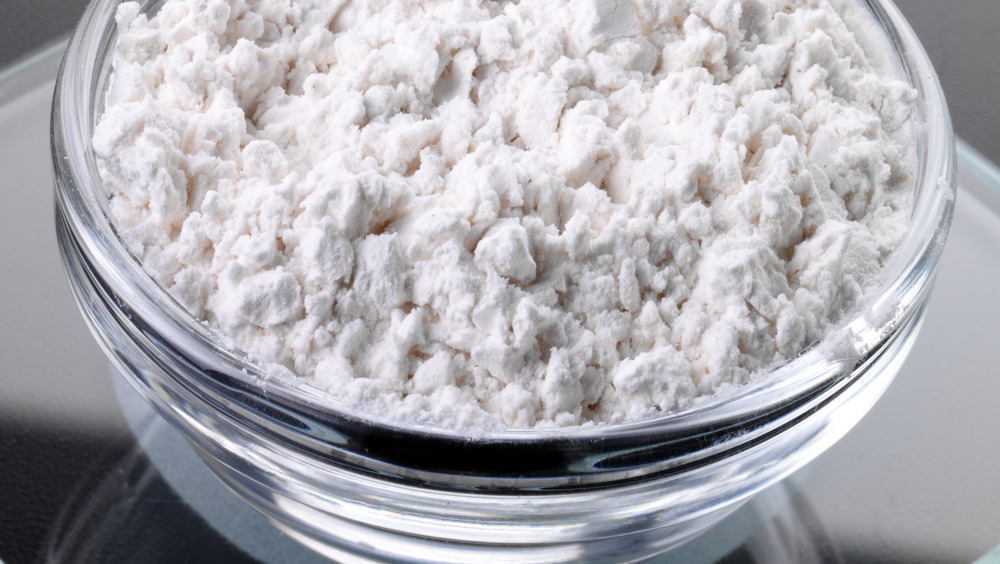 a glass bowl of arrowroot powder