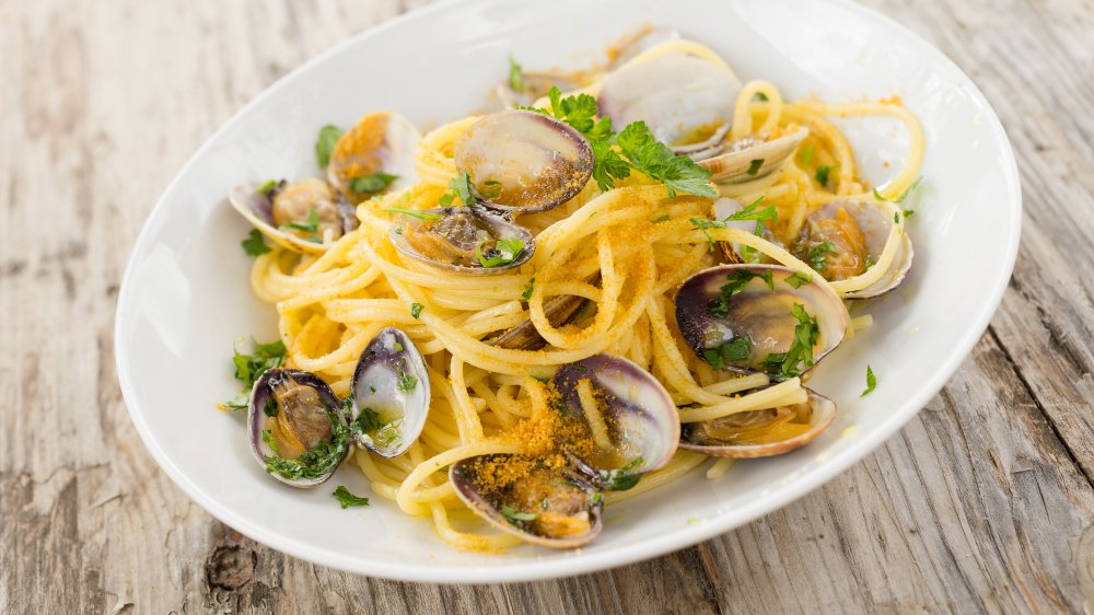 Bottarga with pasta and clams