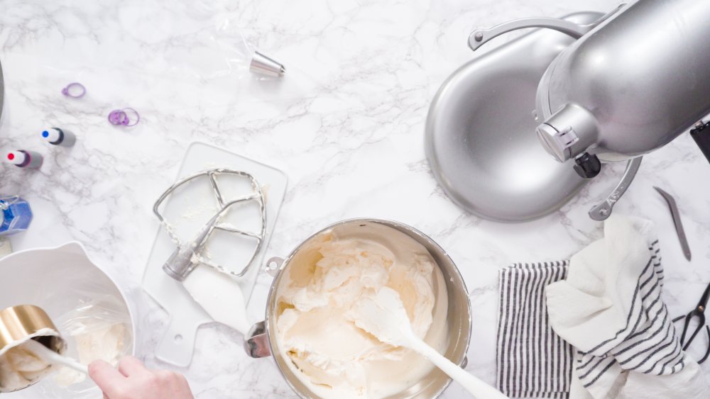 Mixing frosting and blender