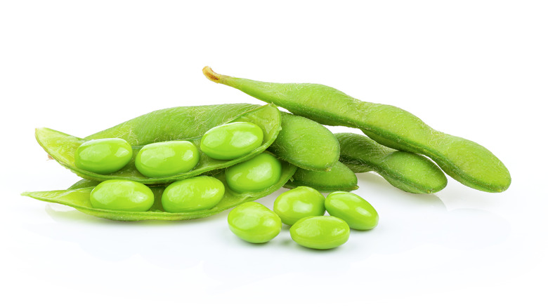 edamame pods in pile