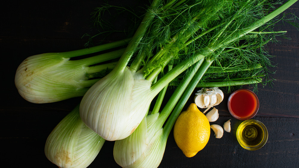 Whole fennel plant with other ingredients