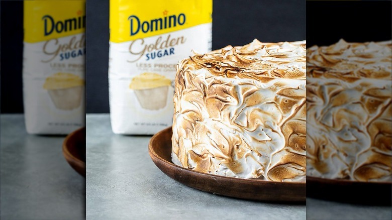 Cake with flambé meringue 