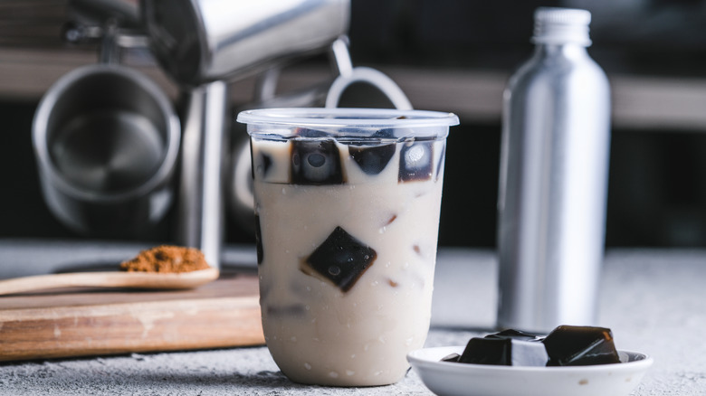 Grass jelly cubes in tea