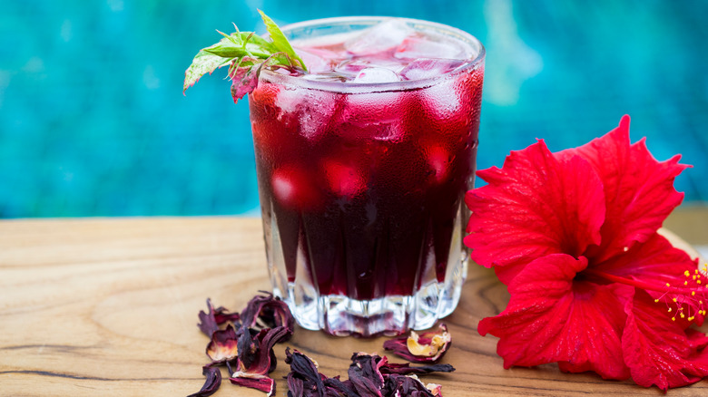 Dried hibiscus and a hibiscus beverage