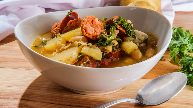 Caldo verde in bowl