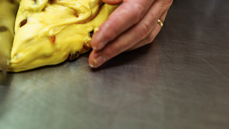 Chef cutting a pic of panettone dough