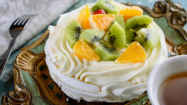 Pavlova with fresh fruit