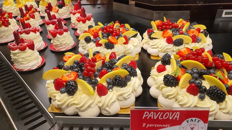 Pavlovas in bakery case