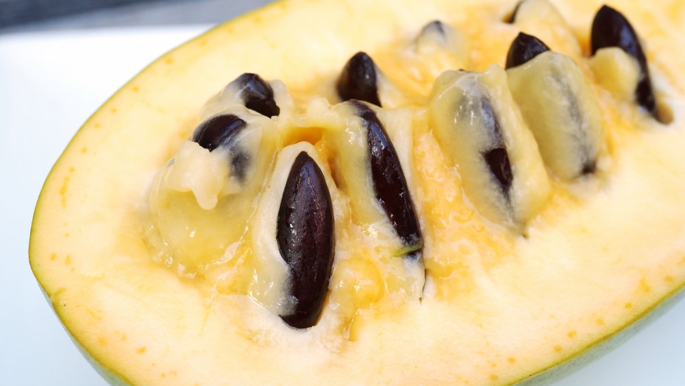 inside of pawpaw fruit