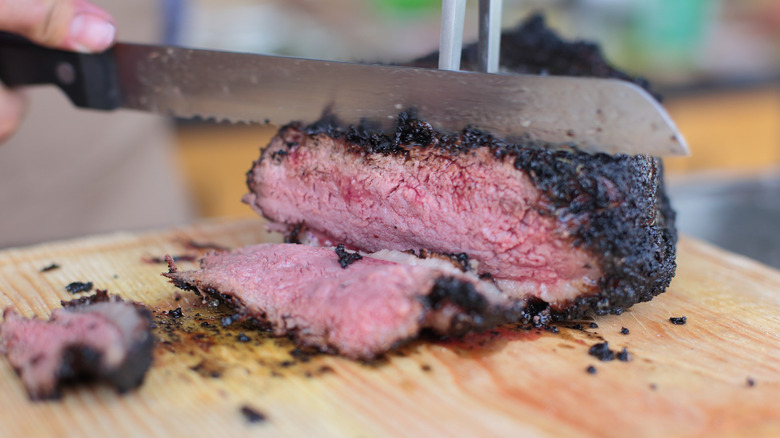 slicing smoked picanha