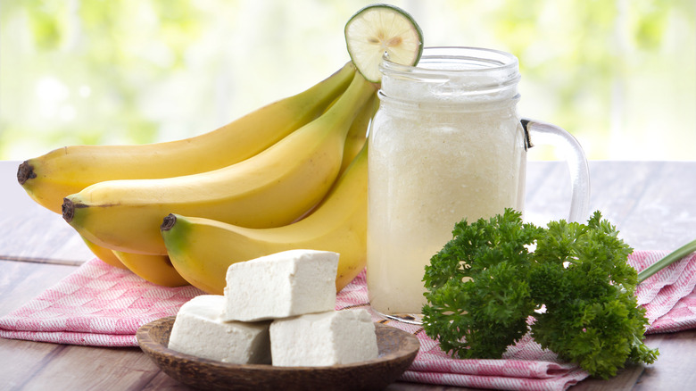 Bananas and silken tofu smoothie