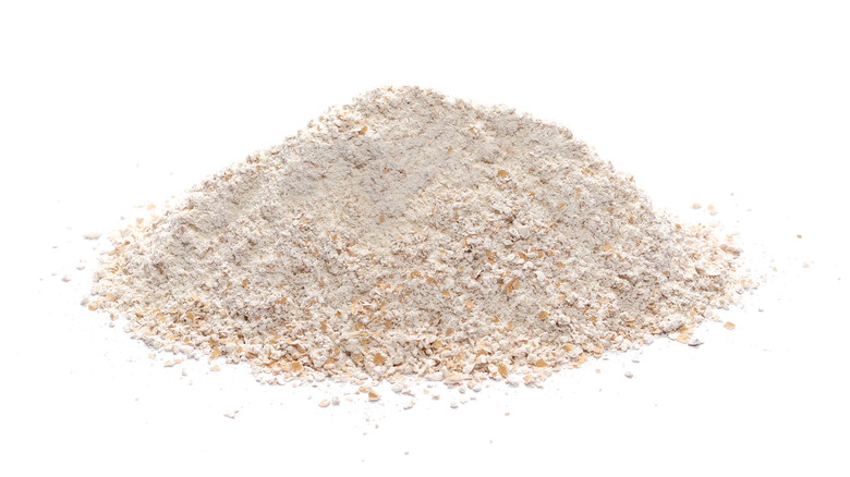 pile of spelt flour