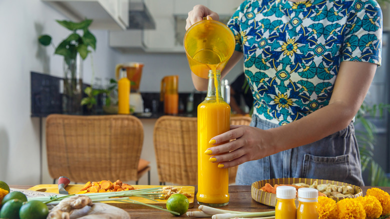 Tamarind and turmeric food prep