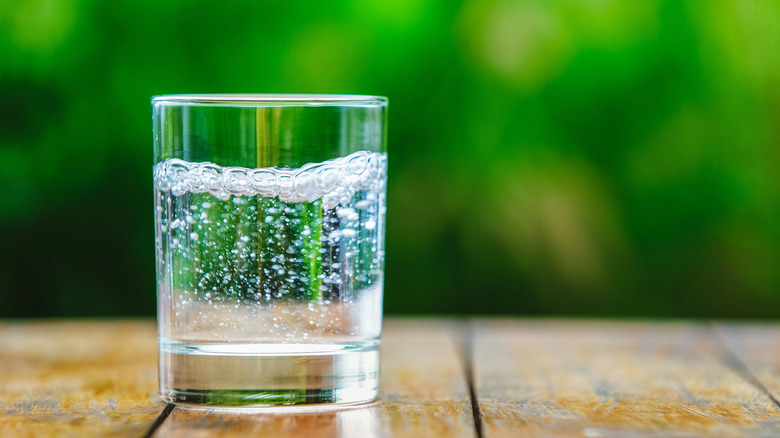 tonic water in glass