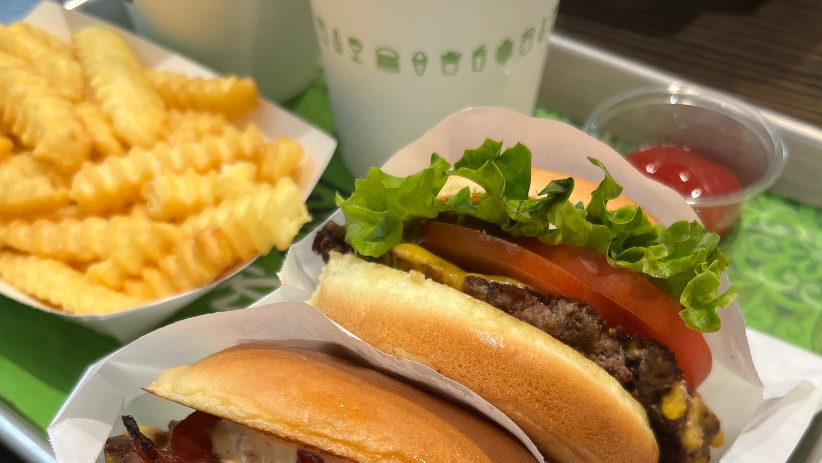 https://www.mashed.com/img/gallery/what-it-is-like-to-eat-at-the-first-shake-shack-and-how-that-has-changed/l-intro-1687266398.jpg