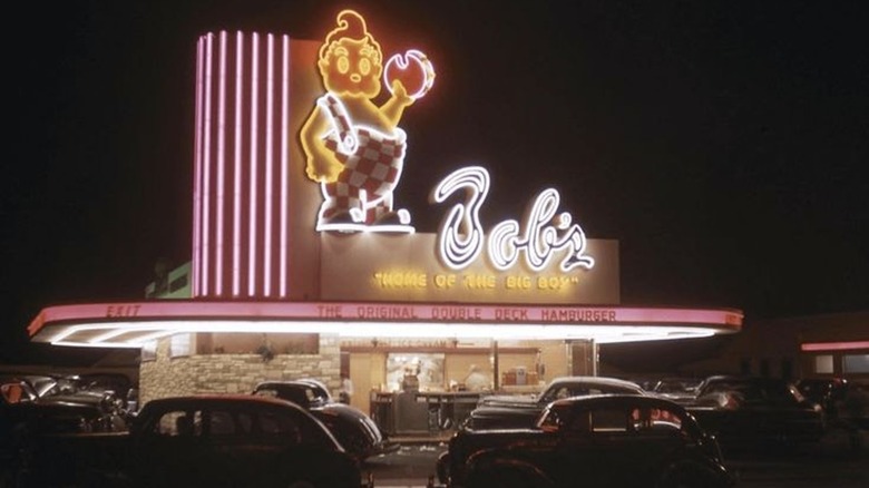 Neon lights at Big Boy