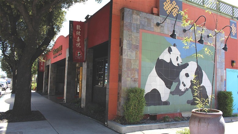 Chinese restaurant outdoor mural