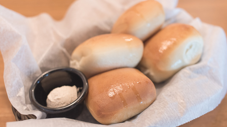 basket texas roadhouse bread rolls