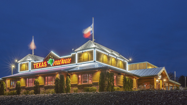 exterior of texas roadhouse