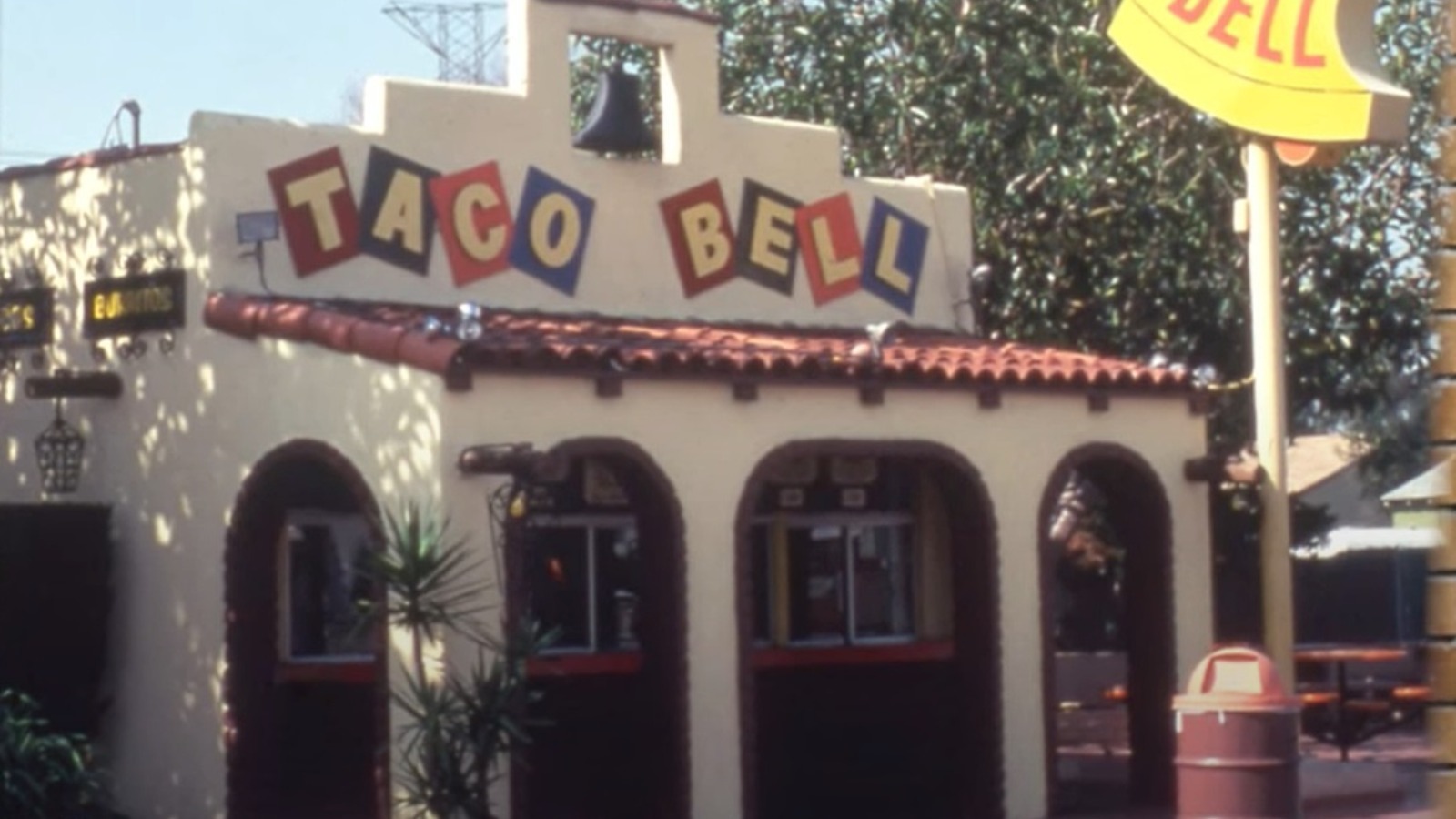 What It Was Really Like To Eat At The First Taco Bell