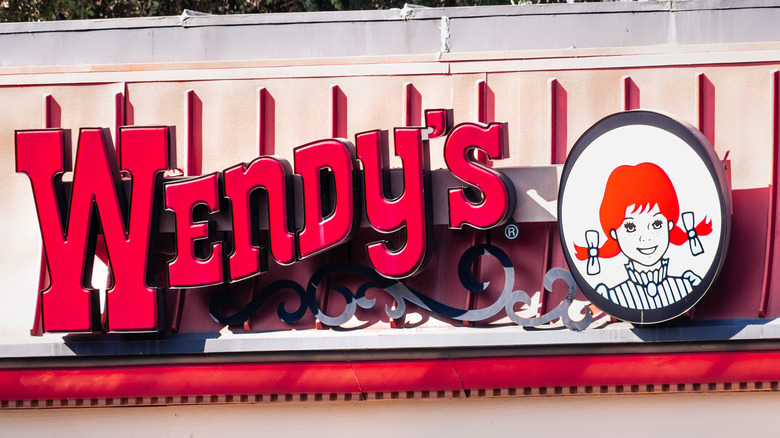 Older Wendy's sign and logo