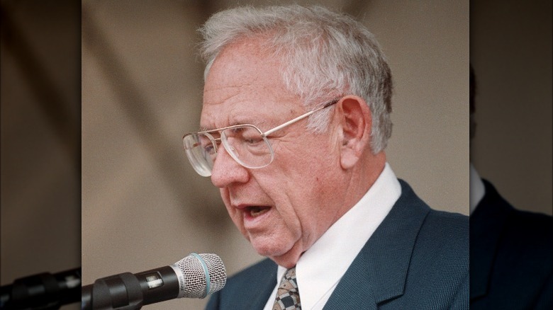 Dave Thomas delivering speech