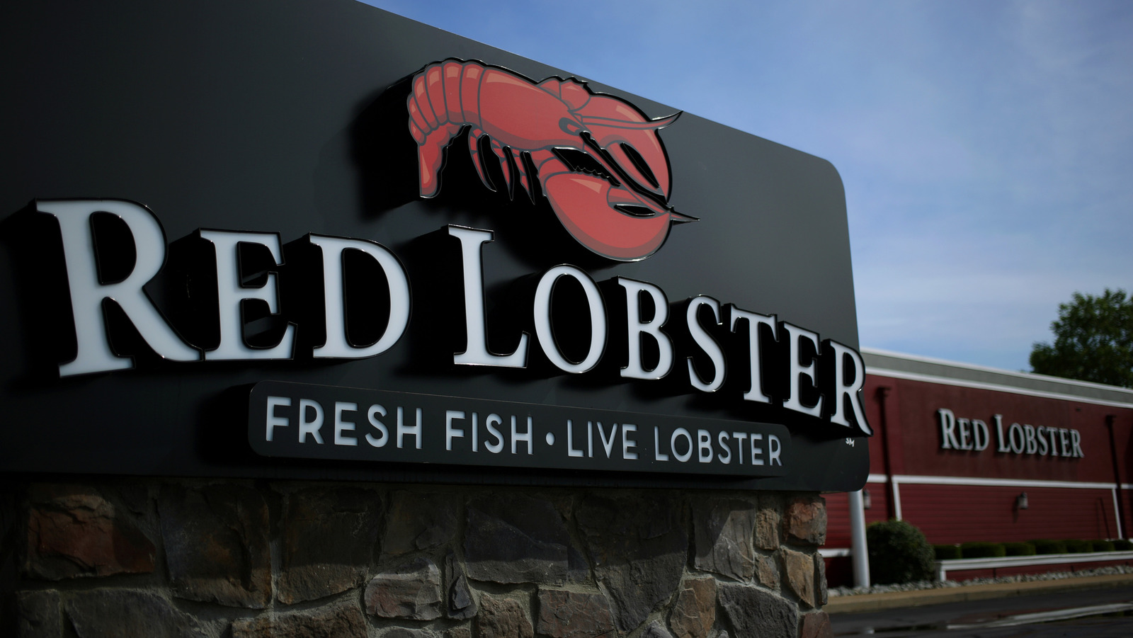 What It S Like To Work At Red Lobster According To Employees