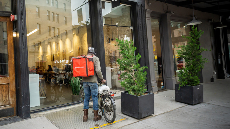 DoorDash bicycle delivery driver 