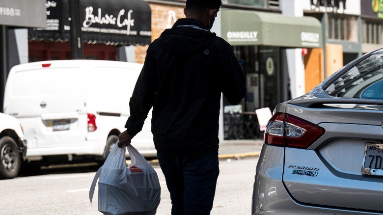 Grubhub driver picks up order