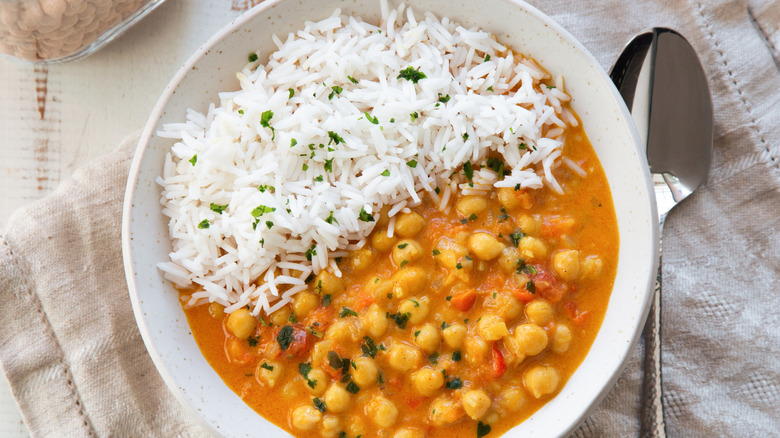 Chickpea curry with rice