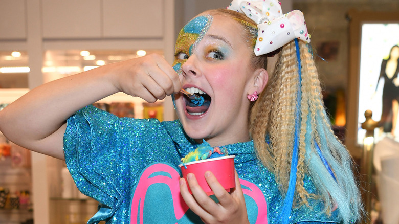 Jojo Siwa eating ice cream