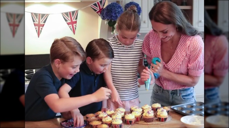 Kate Middleton and kids decorating cupcakes