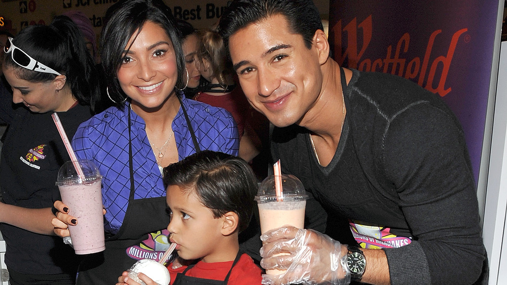 Mario Lopez and family