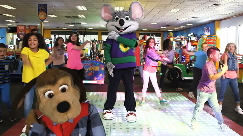 What Only Adults Notice About Chuck E Cheese S Charles Entertainment Cheese III