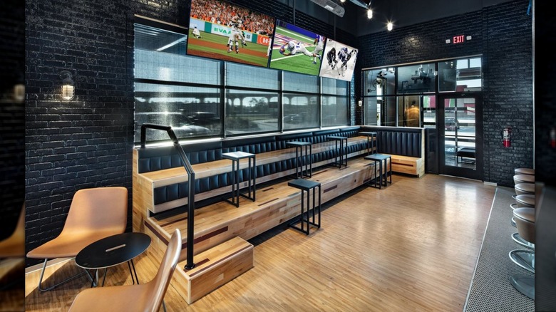 buffalo wild wings interior