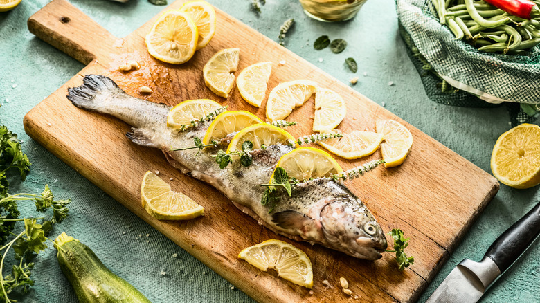 fish on board with lemons