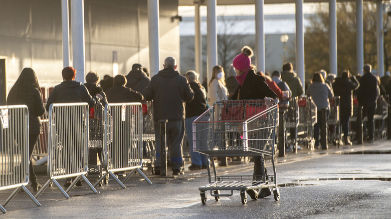 line outside of Costco