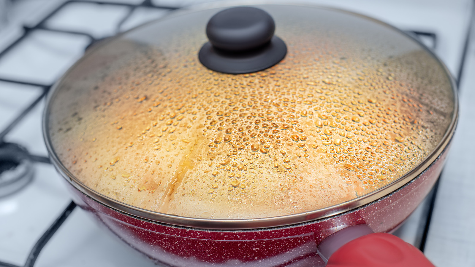 boiling - What's the best way to keep cover of a pan slightly